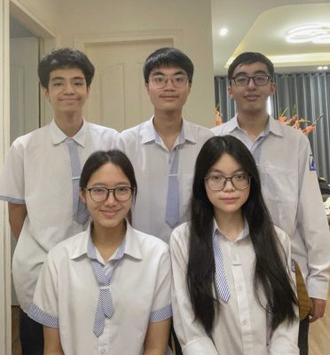 Khoảnh khắc im lặng trước tiếng gọi tên